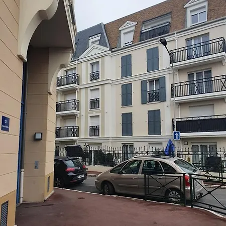 Daire Le Baron Le Blanc-Mesnil